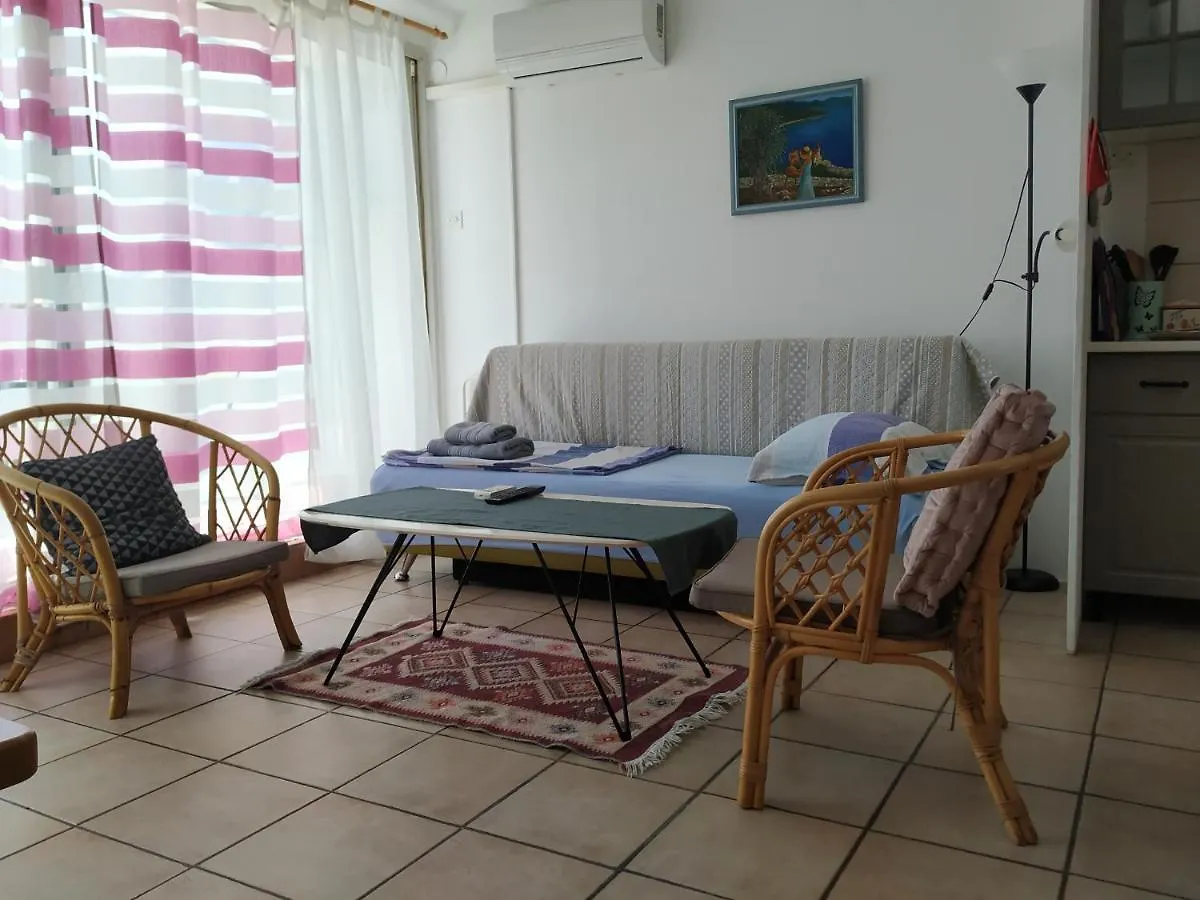Apartmani Zp44 Pola 0*,